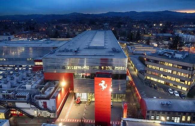 Maranello. Mattarella all’inaugurazione del nuovo e-building Ferrari. Zironi: “Orgoglioso di portare al Presidente della Repubblica i saluti delle Città dei Motori”.